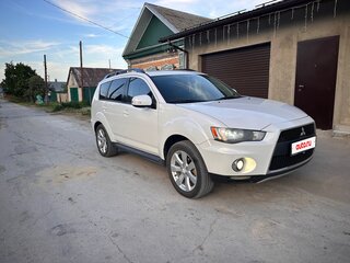 2011 Mitsubishi Outlander II Рестайлинг, белый, 1190000 рублей, вид 3