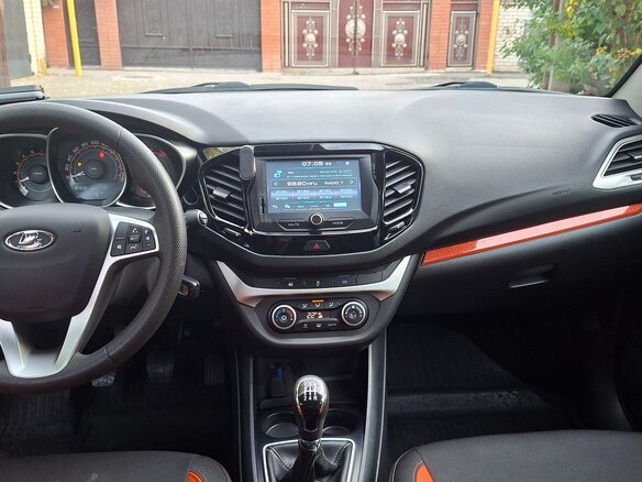 2017 Lada (ВАЗ) Vesta SW Cross I, оранжевый, 950000 рублей - вид 9