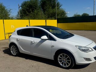 2011 Opel Astra J, белый, 699000 рублей, вид 5