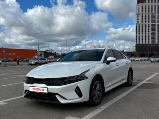 2022 Kia K5 III, белый, 3200000 рублей, вид 1