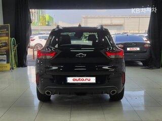 2022 Chevrolet TrailBlazer III, чёрный, 2480000 рублей, вид 4