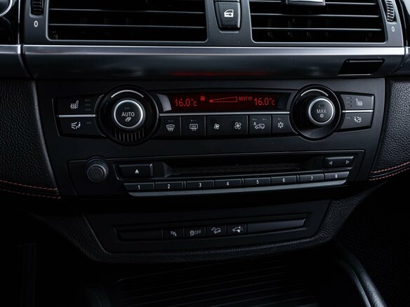 2014 BMW X6 M I (E71) Рестайлинг, белый, 3200000 рублей - вид 13
