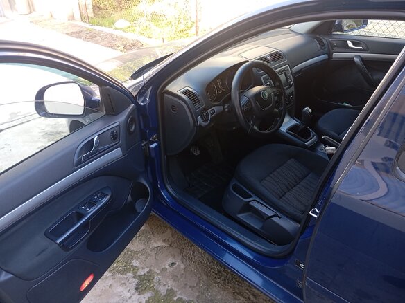 2010 Skoda Octavia II (A5) Рестайлинг, синий, 700000 рублей - вид 3