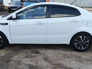 2014 Kia Rio 5-speed III, белый, 850000 рублей, вид 4