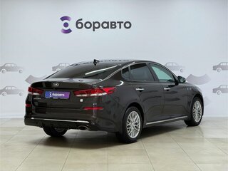 2019 Kia Optima IV Рестайлинг, коричневый, 1770000 рублей, вид 4