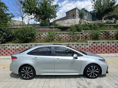 2022 Toyota Levin XII (E210) Рестайлинг, серебристый, 1790000 рублей, вид 2