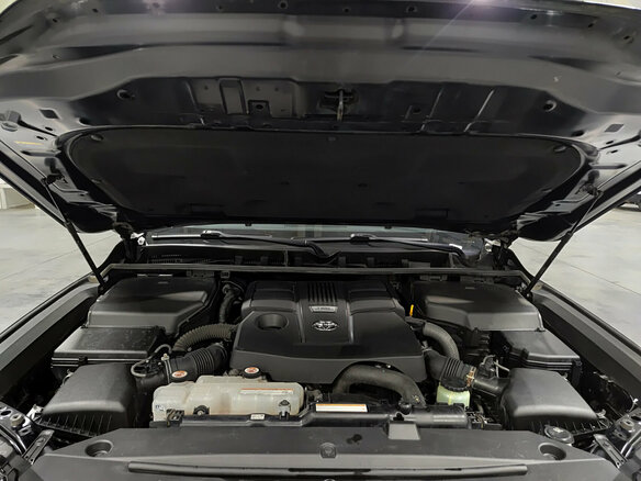 2021 Toyota Land Cruiser 300 Series, чёрный, 7280000 рублей - вид 8