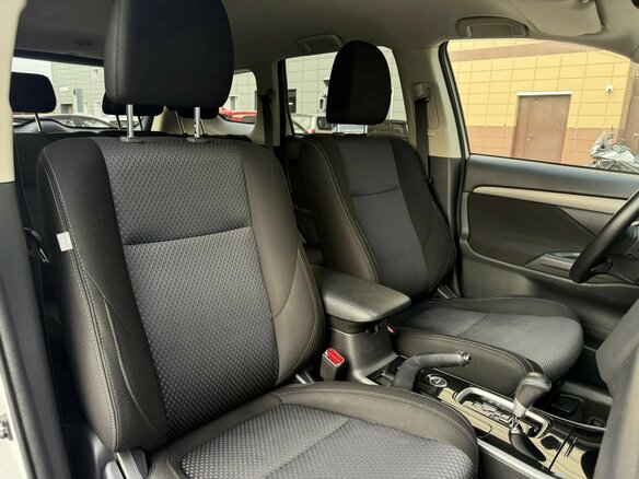 2018 Mitsubishi Outlander III Рестайлинг 2, белый, 1790000 рублей - вид 10