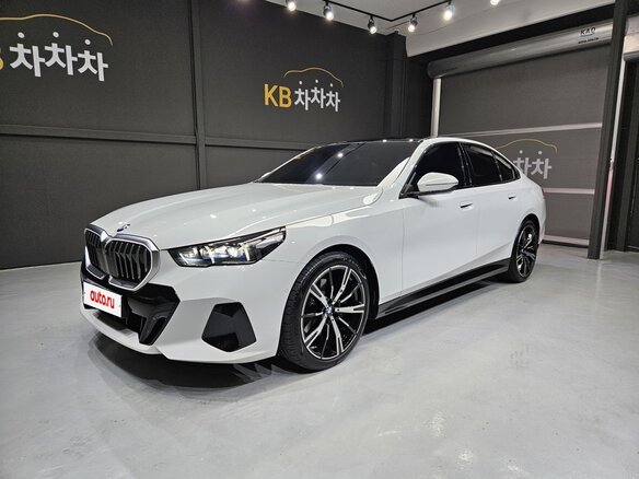 2026 BMW 5 серии 530i xDrive VIII (G60/G61/G68), белый