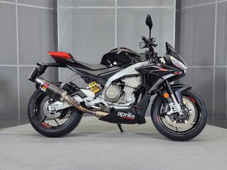 2022 Aprilia Tuono 660, чёрный, 1029000 рублей, вид 1
