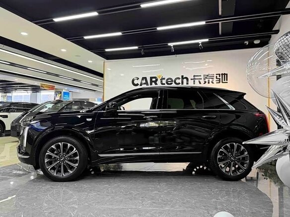 2026 Cadillac XT5 II, чёрный, 5066000 рублей - вид 3