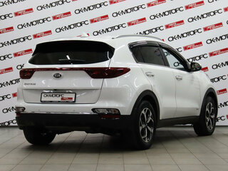 2020 Kia Sportage IV Рестайлинг, белый, 1935350 рублей, вид 4