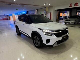 2023 Kia Seltos I Рестайлинг, белый, 1539900 рублей, вид 2