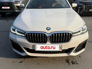 2022 BMW 5 серии 530i xDrive VII (G30/G31/G38) Рестайлинг, белый, 6350000 рублей, вид 3