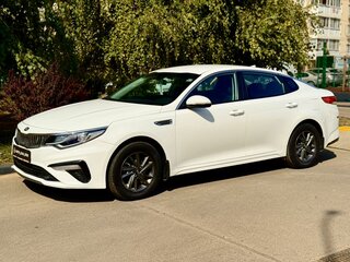 2019 Kia Optima IV Рестайлинг, белый, 1090000 рублей, вид 2