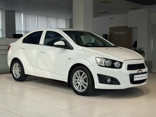 2014 Chevrolet Aveo II, белый, 630000 рублей, вид 3