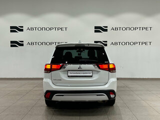 2021 Mitsubishi Outlander III Рестайлинг 3, белый, 2299000 рублей, вид 4