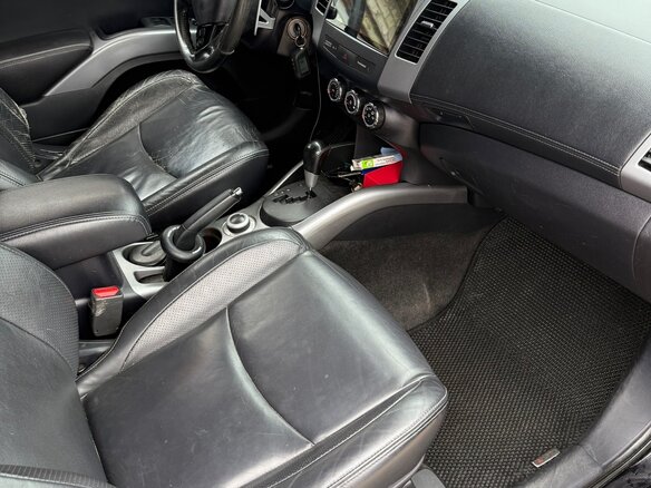 2011 Mitsubishi Outlander II Рестайлинг, чёрный, 950000 рублей - вид 9