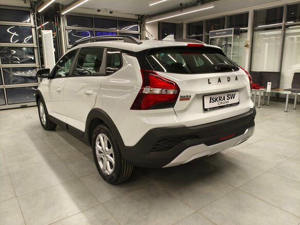 2026 Lada (ВАЗ) Iskra SW Cross, белый - вид 4
