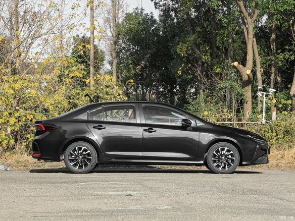 2023 Toyota Corolla XII (E210), белый, 1850000 рублей - вид 3