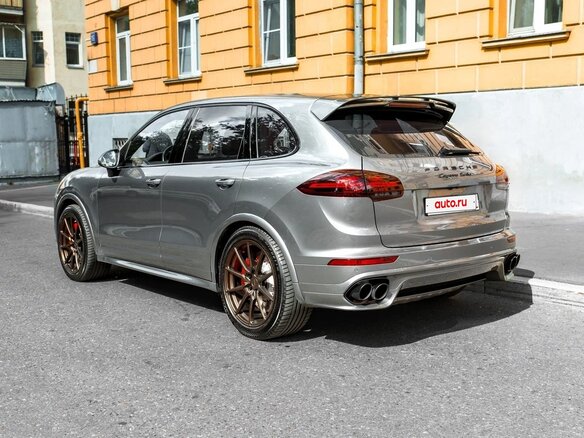 2015 Porsche Cayenne Turbo II Рестайлинг (958), серый, 4850000 рублей - вид 2