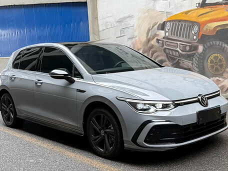 2023 Volkswagen Golf VIII, серый, 1649000 рублей, вид 3