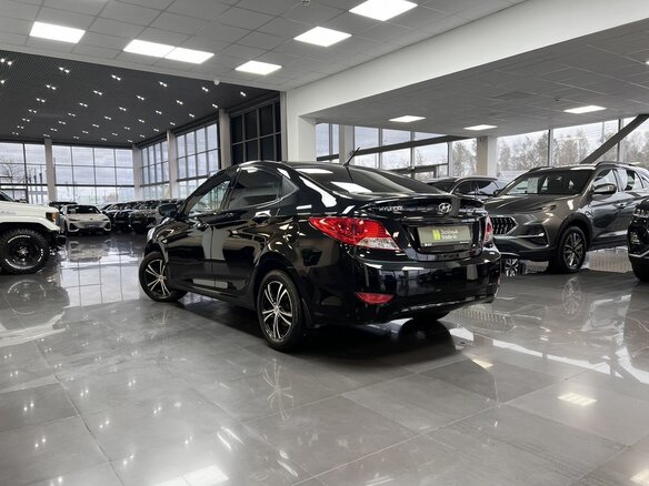 2013 Hyundai Solaris I, чёрный, 690000 рублей - вид 5