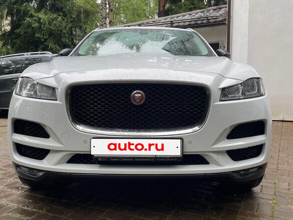 2016 Jaguar F-Pace I, белый - вид 2