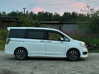 2013 Honda Stepwgn Spada IV Рестайлинг, белый, 1300000 рублей, вид 2