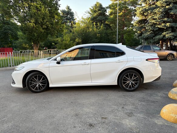 2022 Toyota Camry VIII (XV70) Рестайлинг, белый, 3800000 рублей - вид 6