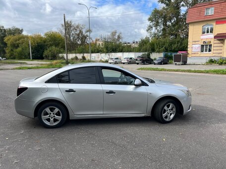2014 Chevrolet Cruze I Рестайлинг, серебристый, вид 3