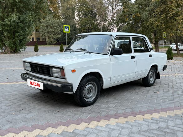 2010 Lada (ВАЗ) 2105, белый, 200000 рублей