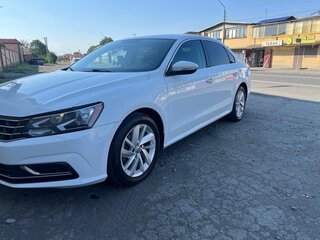 2017 Volkswagen Passat (North America and China) I Рестайлинг, белый, 1650000 рублей, вид 1