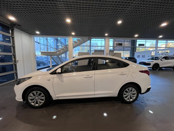 2022 Hyundai Solaris II Рестайлинг, белый, 1549000 рублей - вид 5