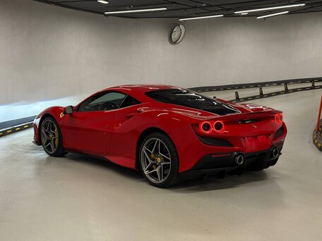 2021 Ferrari F8 Tributo, красный, 23500000 рублей, вид 4