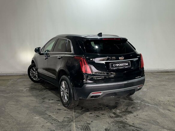 2021 Cadillac XT5 I Рестайлинг, чёрный, 3300000 рублей - вид 3