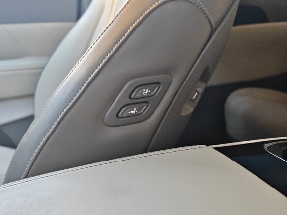 2020 Kia Carnival IV, чёрный, 3700000 рублей - вид 11