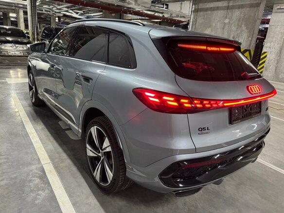 2026 Audi Q5 L III (GU), серебристый, 8999900 рублей - вид 3