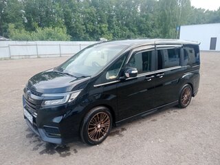 2017 Honda Stepwgn V Рестайлинг, чёрный, 1870000 рублей, вид 1