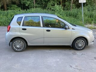 2009 Chevrolet Aveo I Рестайлинг, серебристый, 400000 рублей, вид 3