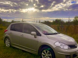 2011 Nissan Tiida I Рестайлинг, бежевый, 850000 рублей, вид 1