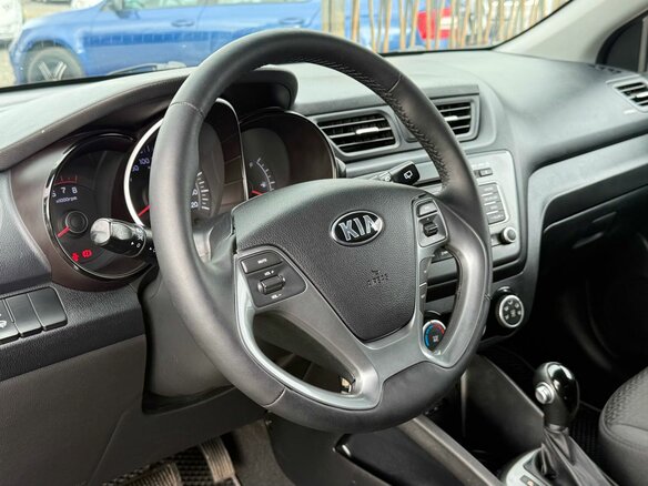 2015 Kia Rio III Рестайлинг, серебристый, 1099000 рублей - вид 15