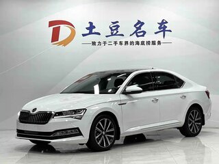 2022 Skoda Superb III Рестайлинг, белый, 1950000 рублей, вид 1