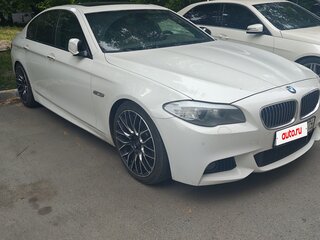 2012 BMW 5 серии 550i xDrive VI (F10/F11/F07), белый, 1850000 рублей, вид 2