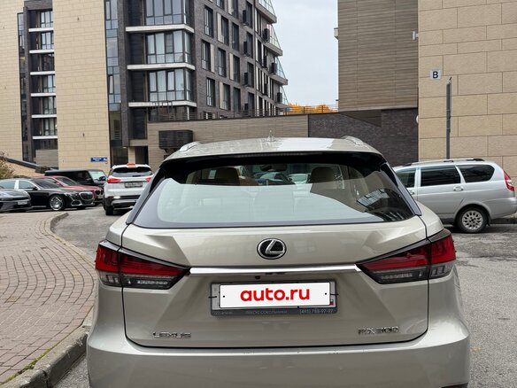 2020 Lexus RX 300 IV Рестайлинг, коричневый, 4650000 рублей - вид 3