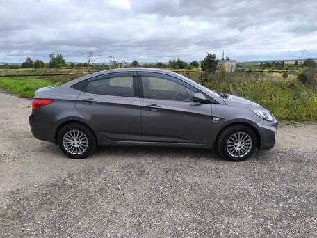 2012 Hyundai Solaris I, серый, 880000 рублей, вид 2