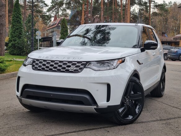 2025 Land Rover Discovery P300 V Рестайлинг, белый, 6590000 рублей - вид 1