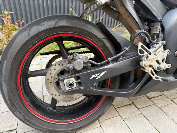 2005 Yamaha YZF-R1, красный, 600000 рублей - вид 13