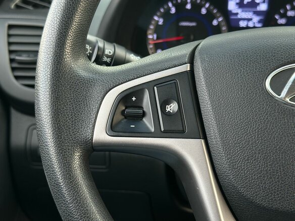 2015 Hyundai Solaris I Рестайлинг, белый - вид 14