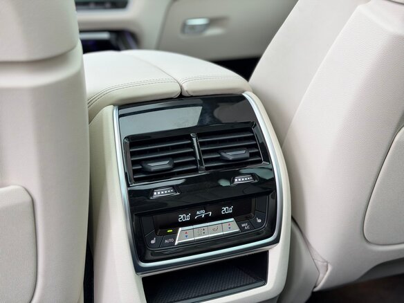 2025 BMW X7 40i I (G07) Рестайлинг, чёрный - вид 28